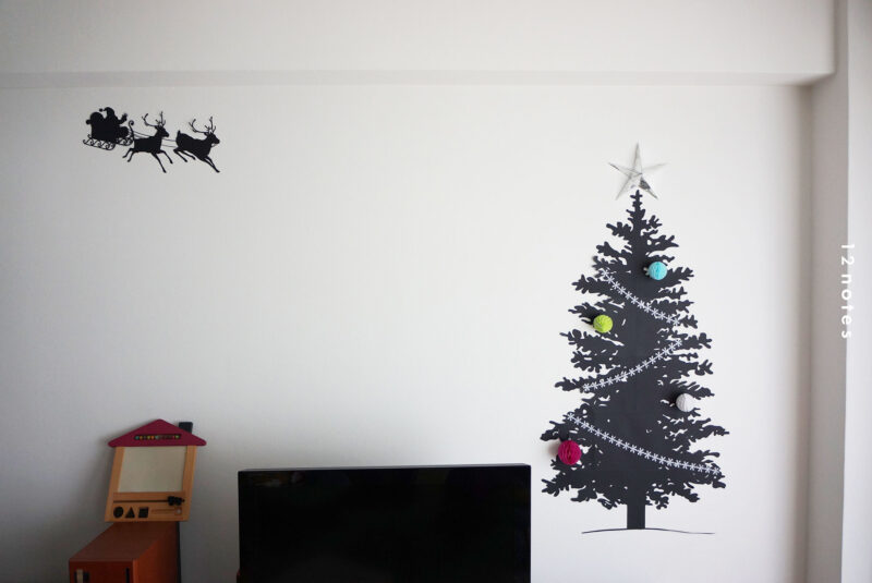 黒い画用紙で作ったクリスマスツリーの紹介